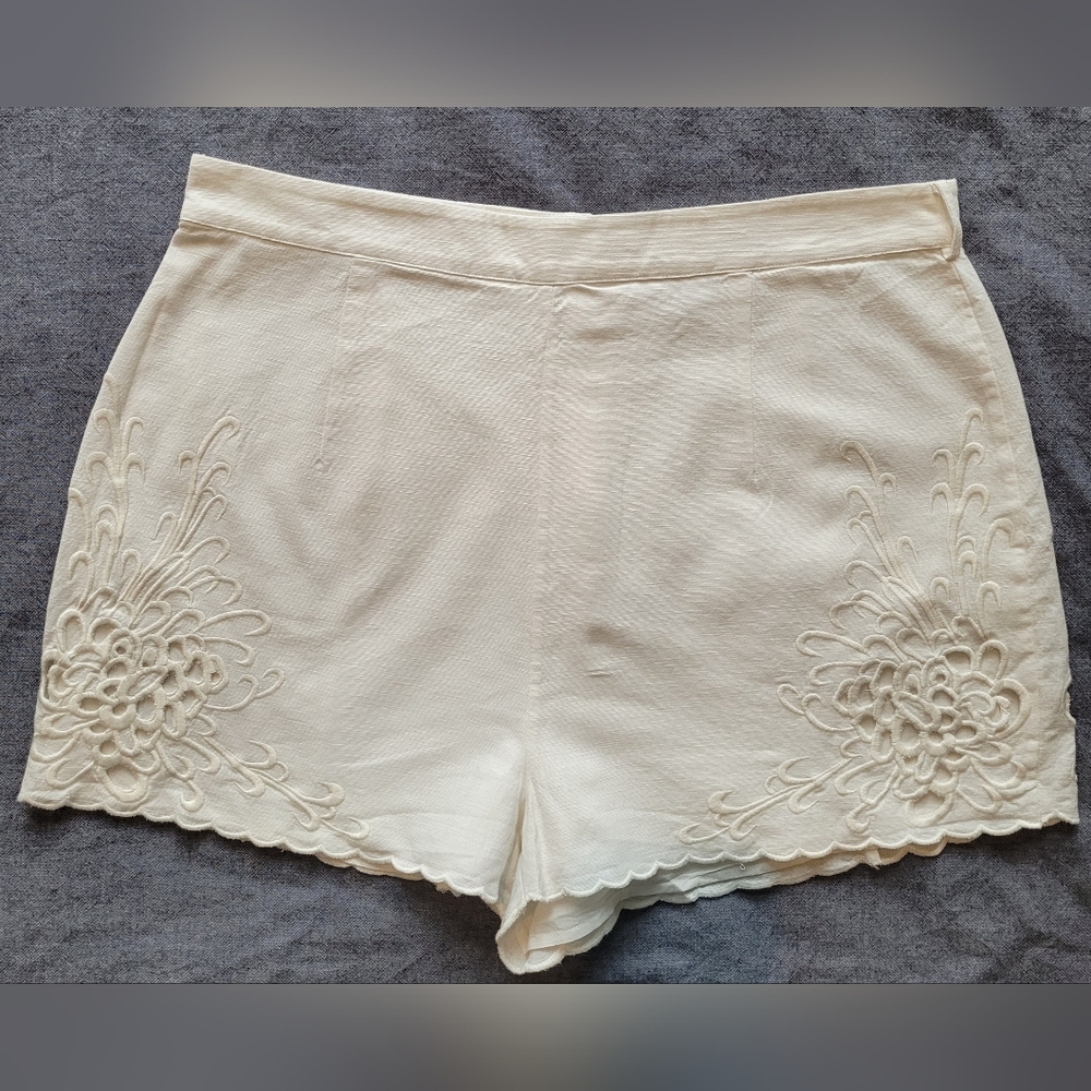 Secret Mission Linen Cut-Out Embroidery Shorts. Size M